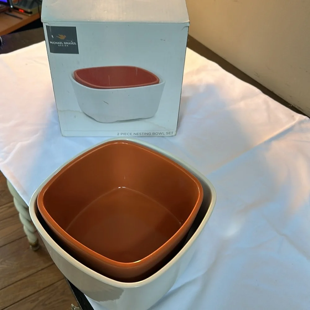 MICHAEL GRAVES 2 piece nesting bowl set